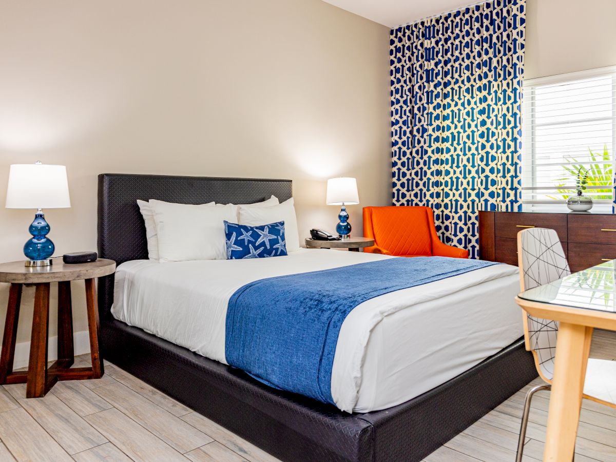 Oceanside Hotel + Suites