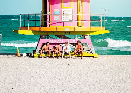 Oceanside Hotel + Suites