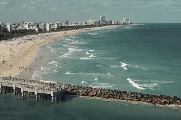 Oceanside Hotel + Suites