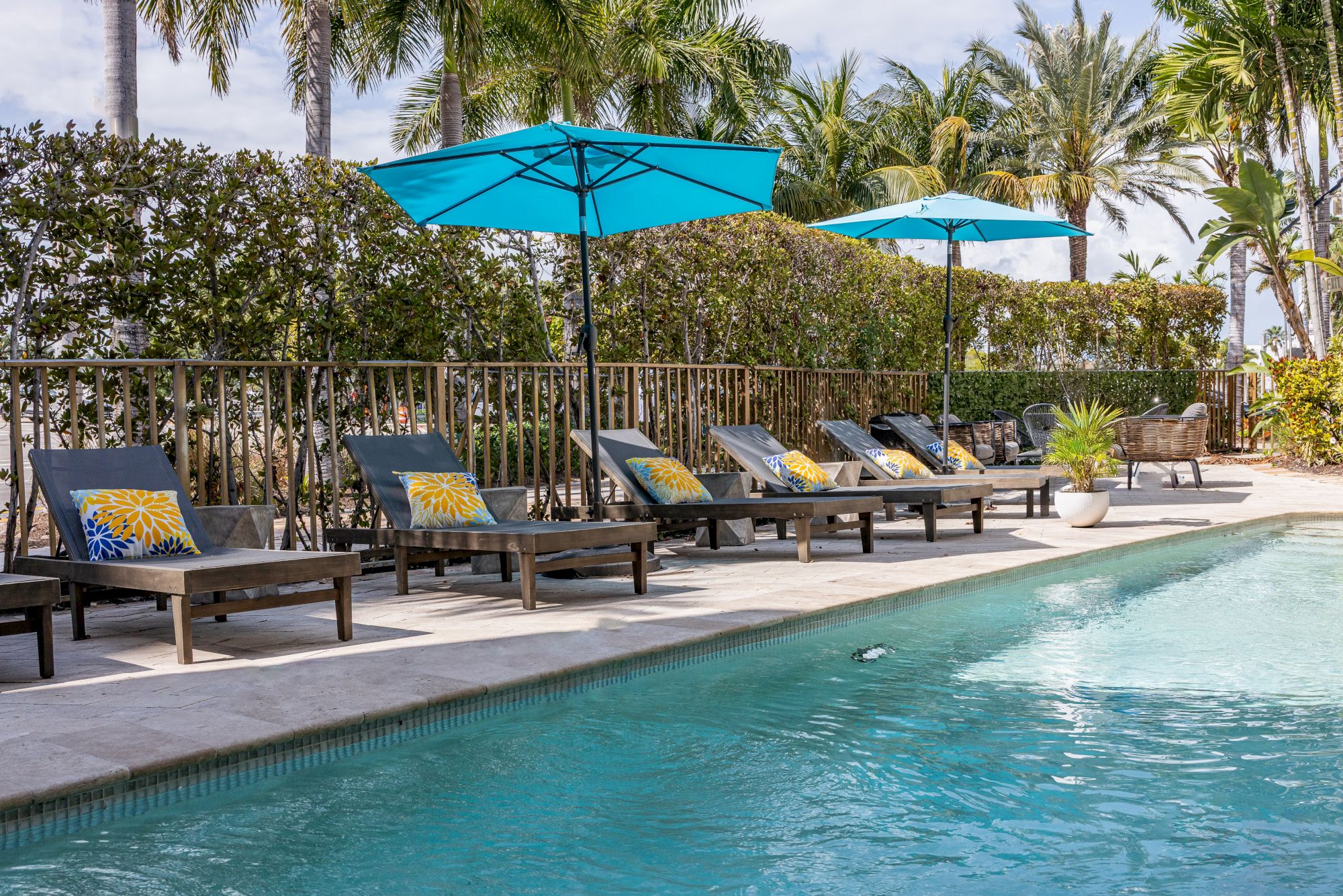 Oceanside Hotel + Suites