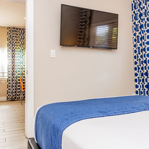 Oceanside Hotel + Suites