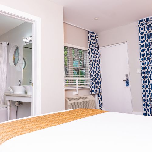 Oceanside Hotel + Suites