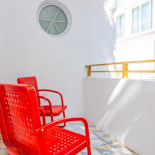 Oceanside Hotel + Suites