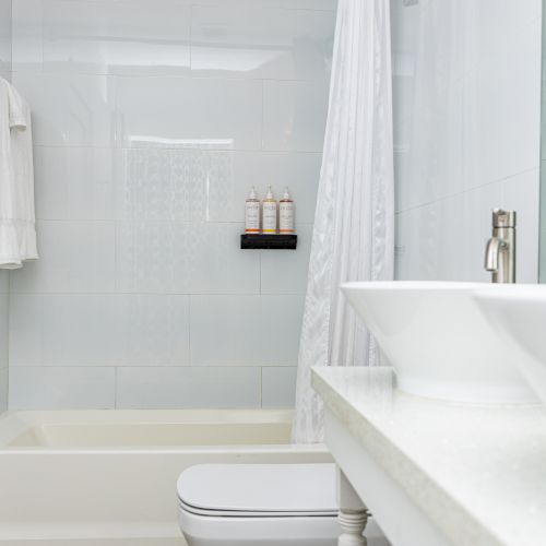 Oceanside Hotel + Suites