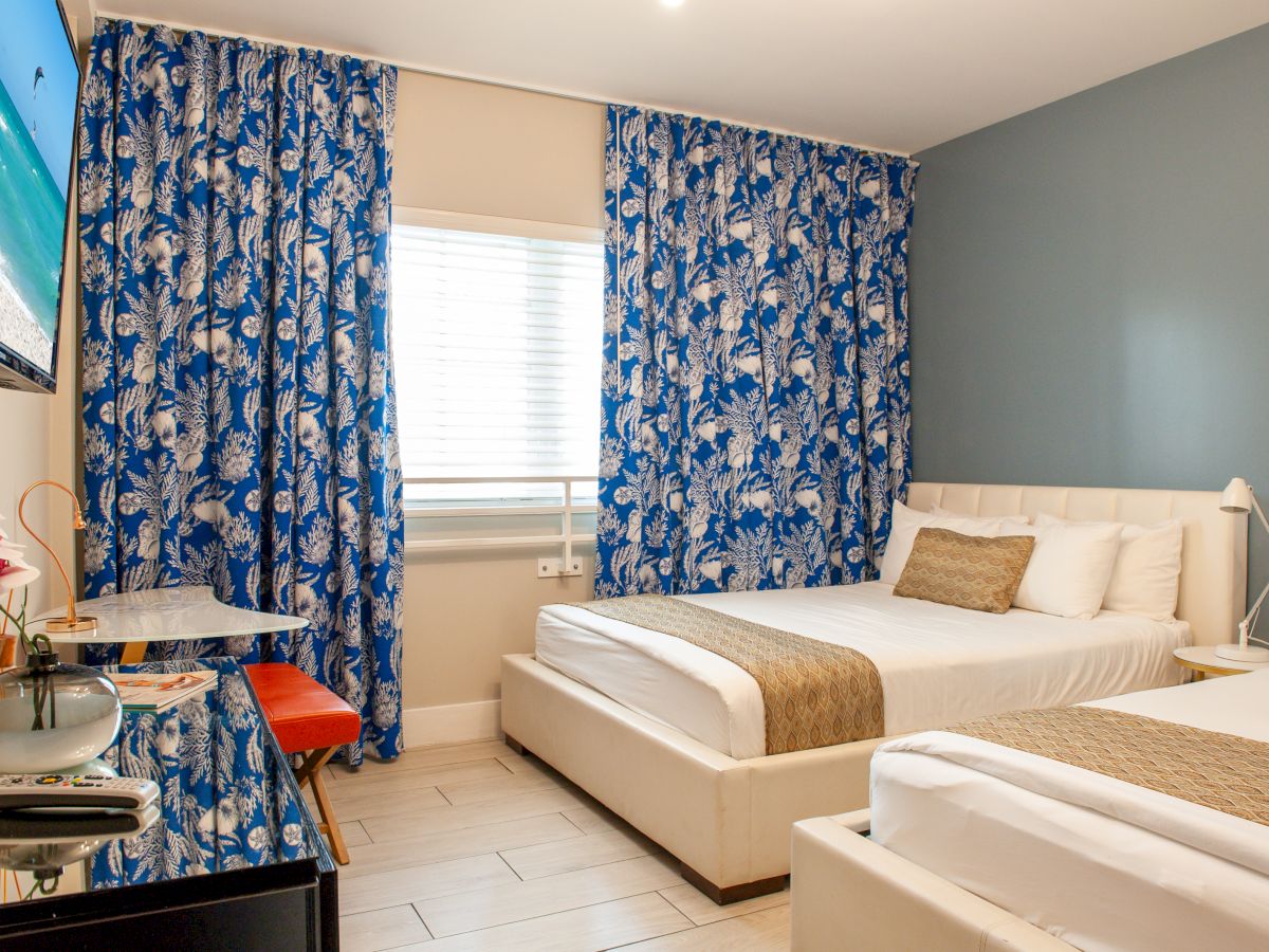 Oceanside Hotel + Suites