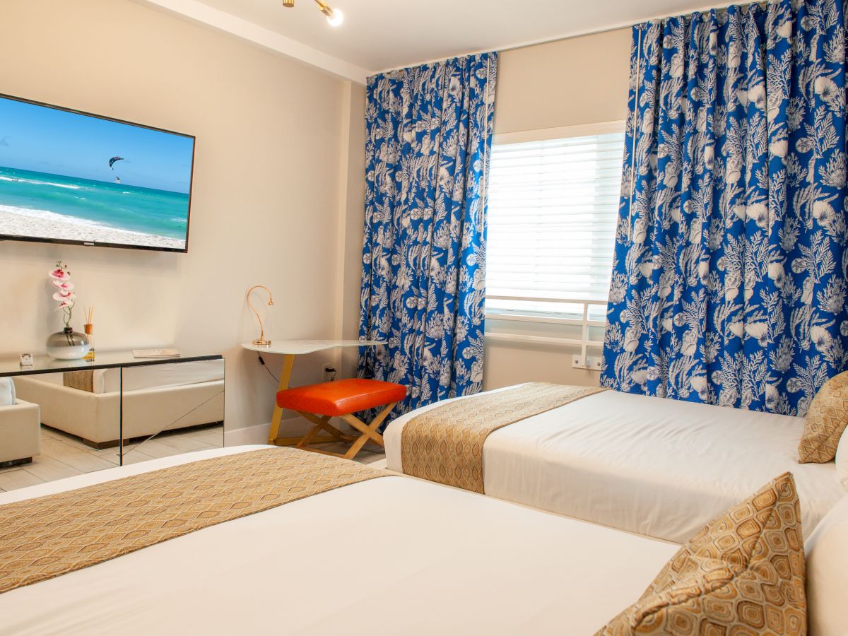 Oceanside Hotel + Suites