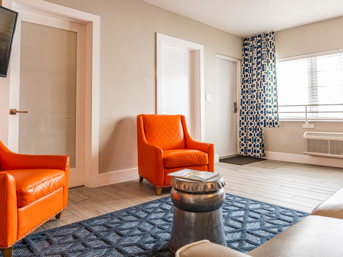 Oceanside Hotel + Suites