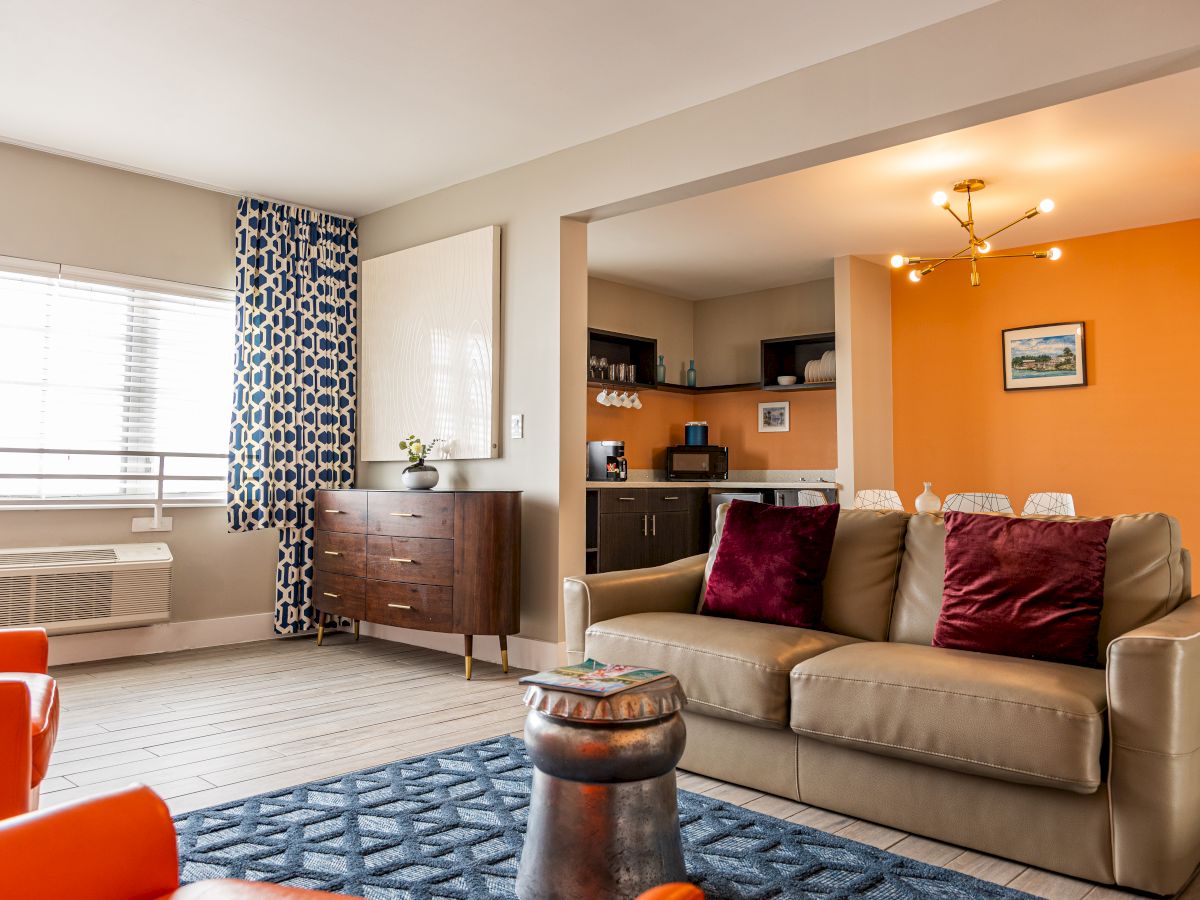 Oceanside Hotel + Suites