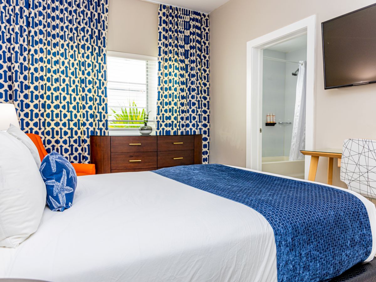 Oceanside Hotel + Suites