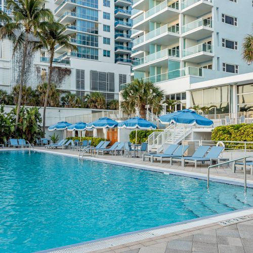 Oceanside Hotel + Suites